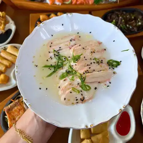 Prato preparado no Sushi Poá